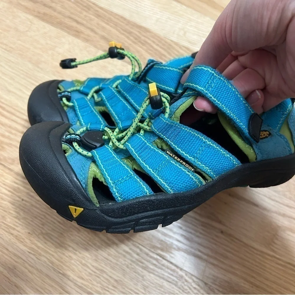 Keen Sandals Sz 2 Blue Green Youth Caged Closed Toe Outdoors Hiking